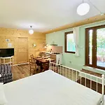 Ancient Charm Retreat With Dream Pool, Private Sauna Whirlpool Appartement